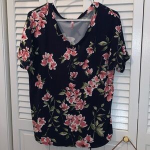 ✨5/$25✨ Cool Melon Navy/Floral Blouse